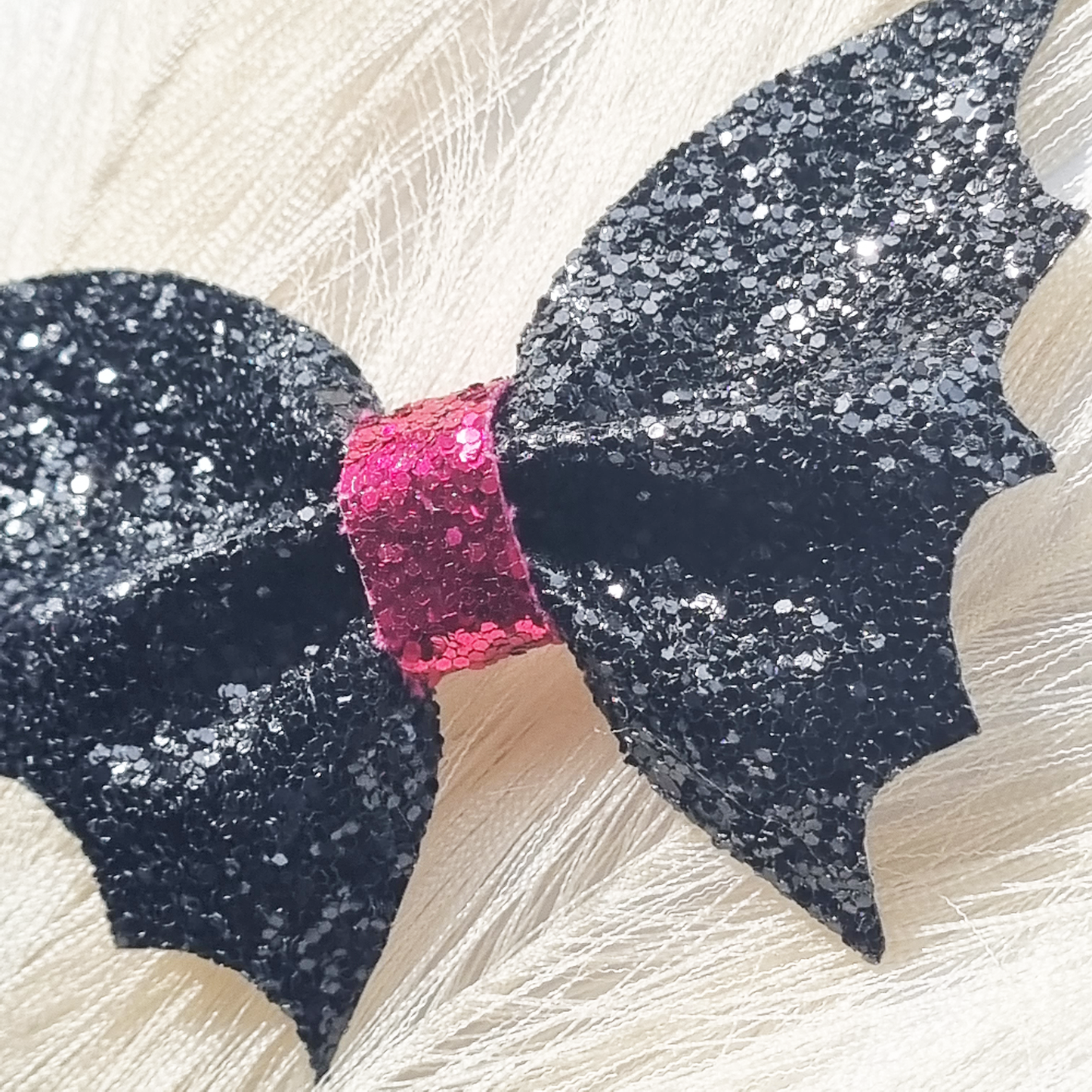 Black Magic Bat Bow. (3.5"/9cm)