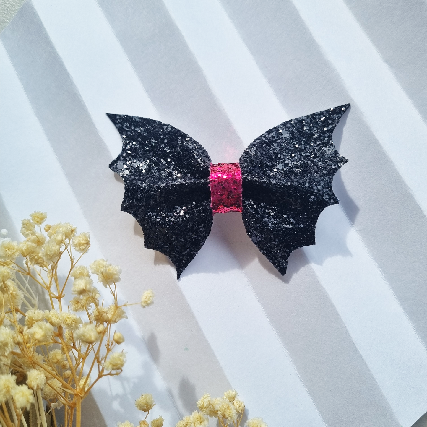 Black Magic Bat Bow. (3.5"/9cm)