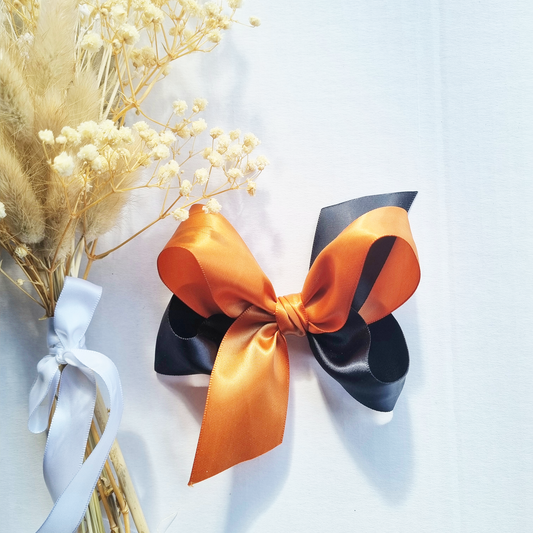 Orange and Black Magic Boo-tique Boutique Bow. (4"/10cm)